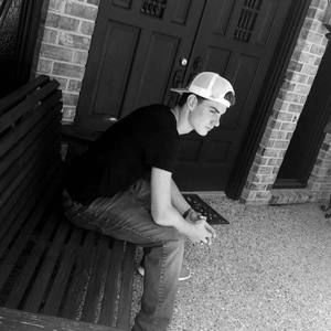 Meet your Posher, Dominic